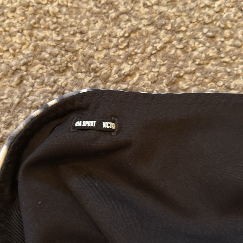 Victoria’s Secret Sport Black and White Patterned Leggings - Picture 5 of 5